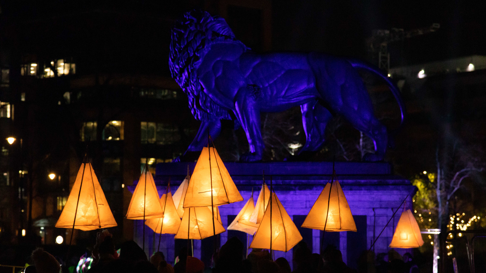 Reading lantern parade with lanterns in front of the Forbury Gardens lion